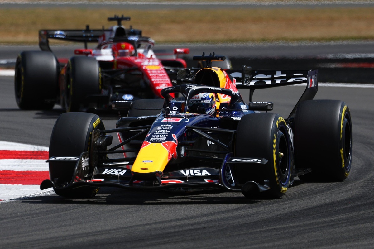 FIA расследует вращающиеся задние антикрылья Red Bull и Ferrari после аварии Ферстаппена