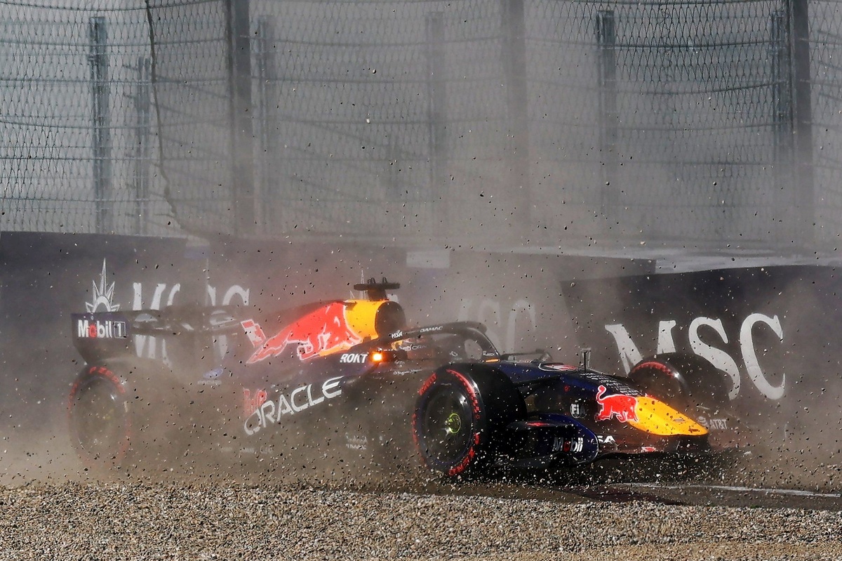 Red Bull отказался от "Макарены" в Бельгии: проблема с задним антикрылом после аварий Ферстаппена