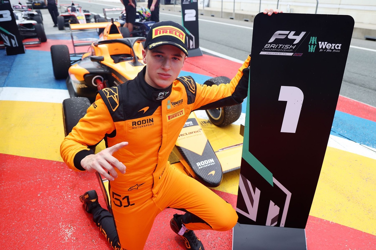 Макс Ферстаппен стал спонсором юниора McLaren
