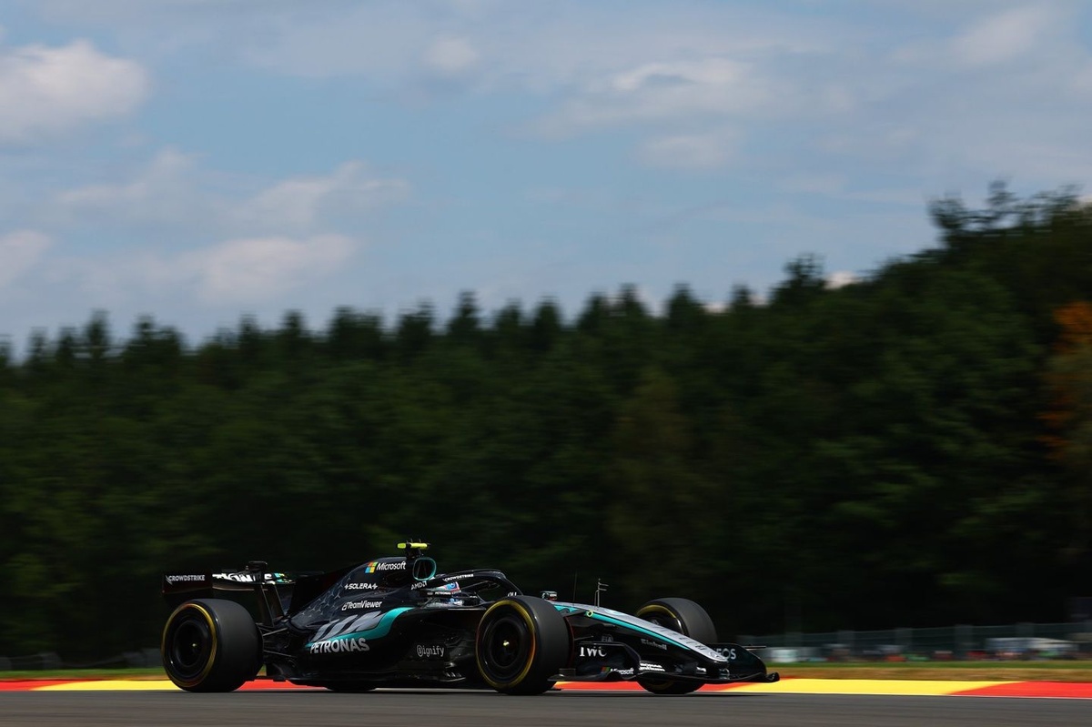 Antonelli fastest as Hamilton crashes at end of FP3